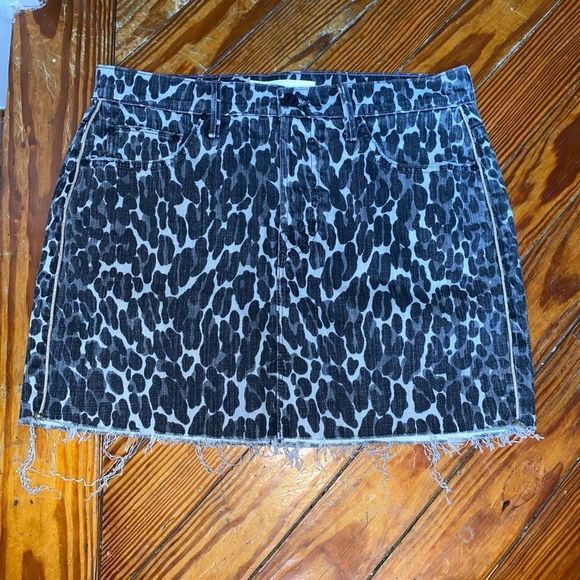 Mother Denim "THE VAGABOND MINI FRAY" SKIRT Leopard Jean, Size 27, MSRP $258 - Picture 3 of 12
